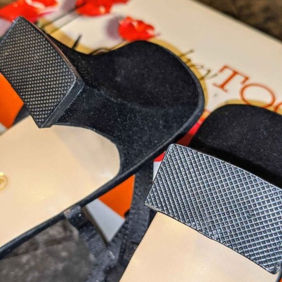 BNIB. Hey TOOTS! Black heels - Picture 4 of 6